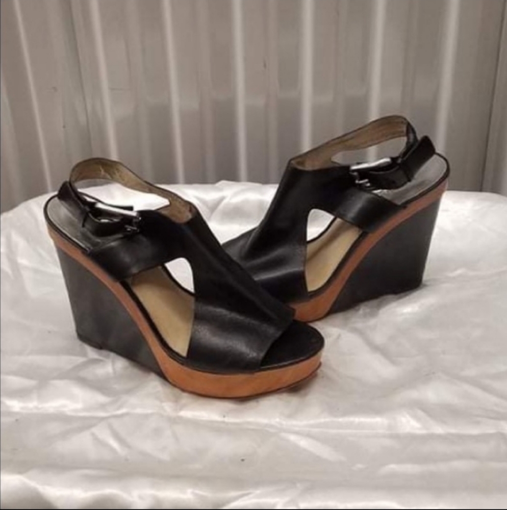 MICHEAL KORS PLATFORM SANDALS